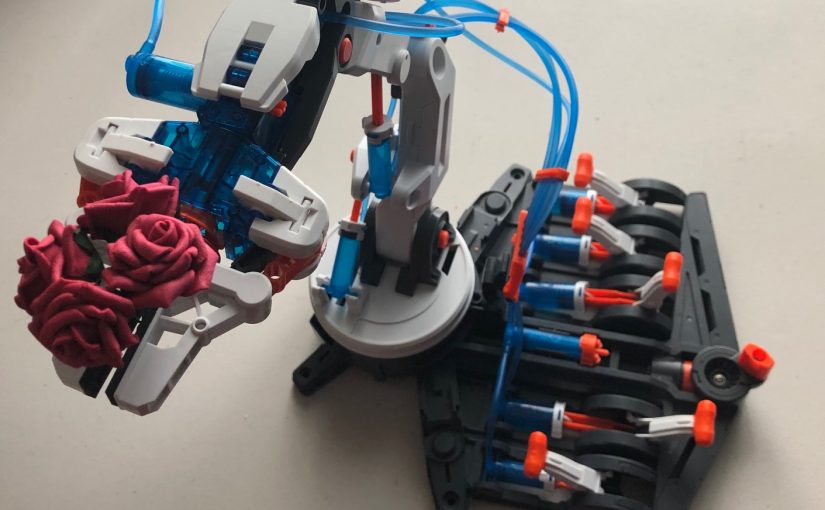 STEM toy review: hydraulic robot arm
