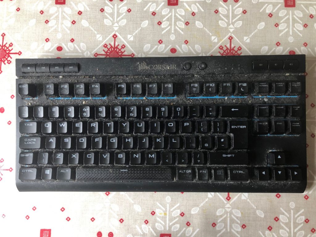 Dirty Corsair keyboard as it arrived to me.